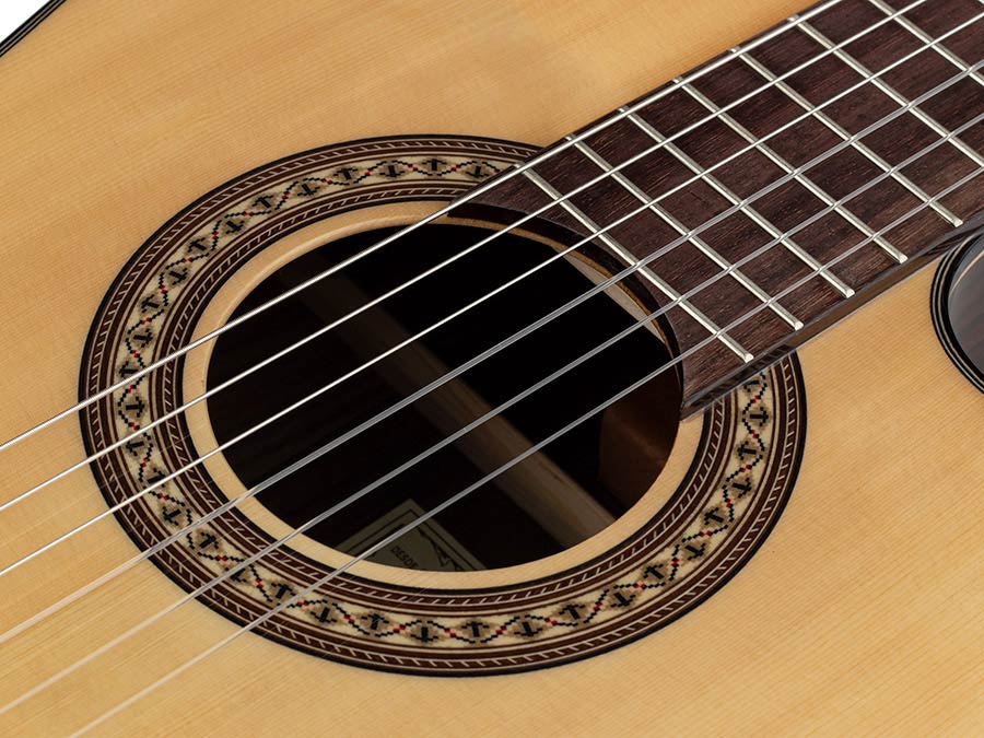 Salvador Cortez Ilsa SCE Chitarra classica amplificata a spalla mancante
