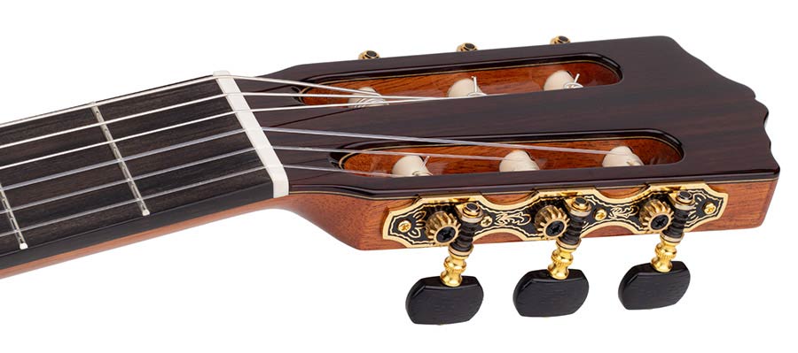 Salvador Cortez CS-110 Chitarra Classica con Top in Abete Europeo Massello