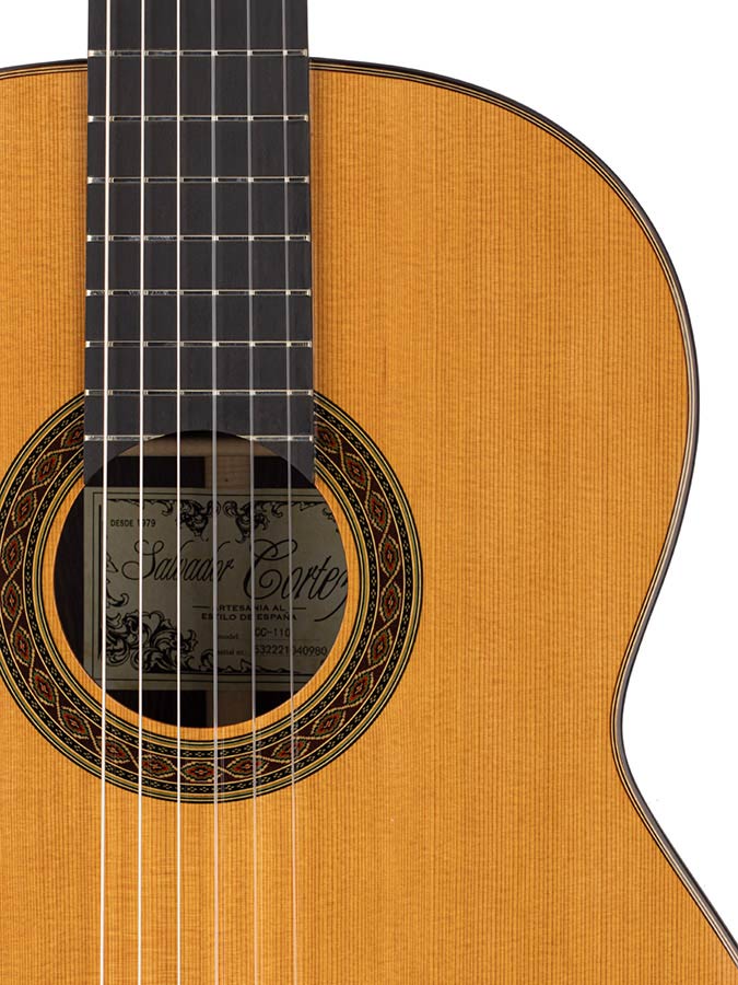 Salvador Cortez CC-110 Chitarra Classica con Top in Cedro Canadese Massello