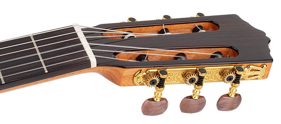 Salvador Cortez CC-50 Chitarra Classica con Top in Cedro Canadese Massello